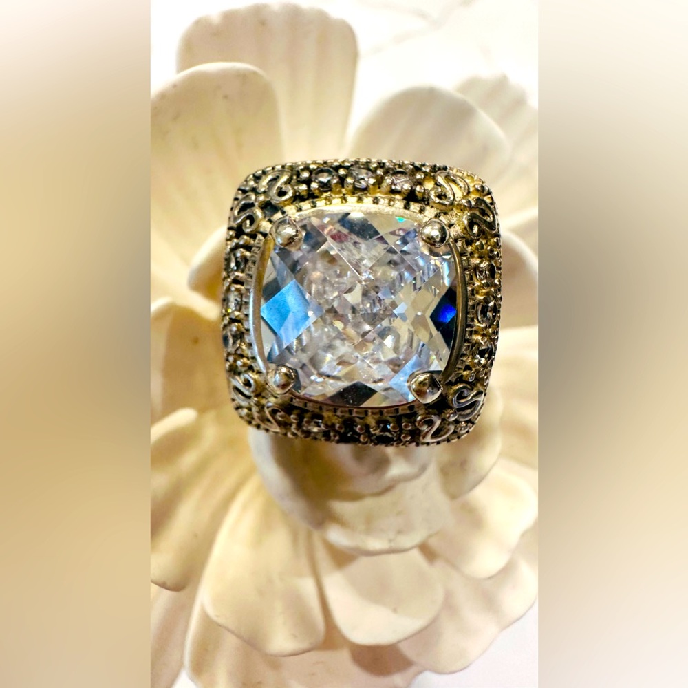 Gorgeous Statement Ring - image 1